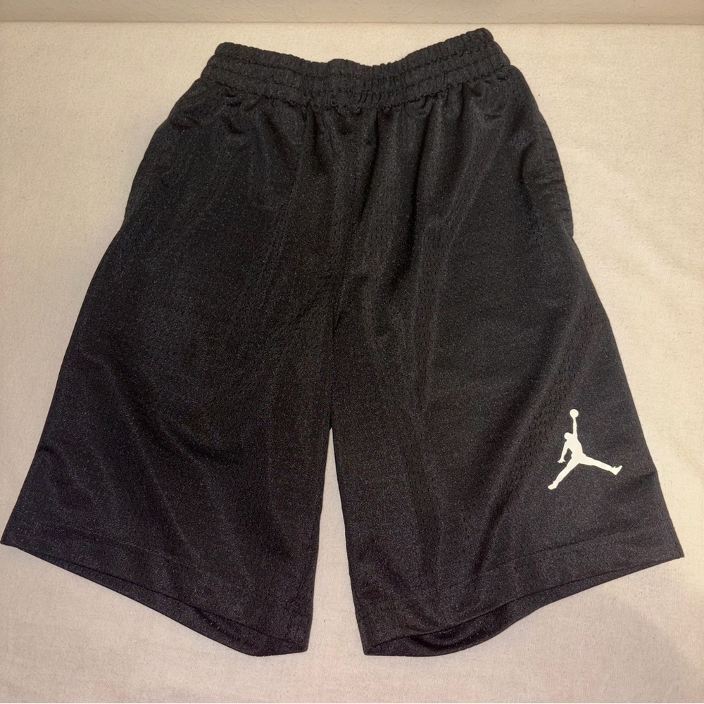 Jordan Boy’s Black Basketball Shorts Size M